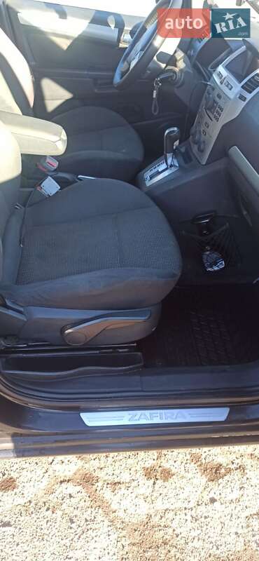 Минивэн Opel Zafira 2008 в Кривом Роге