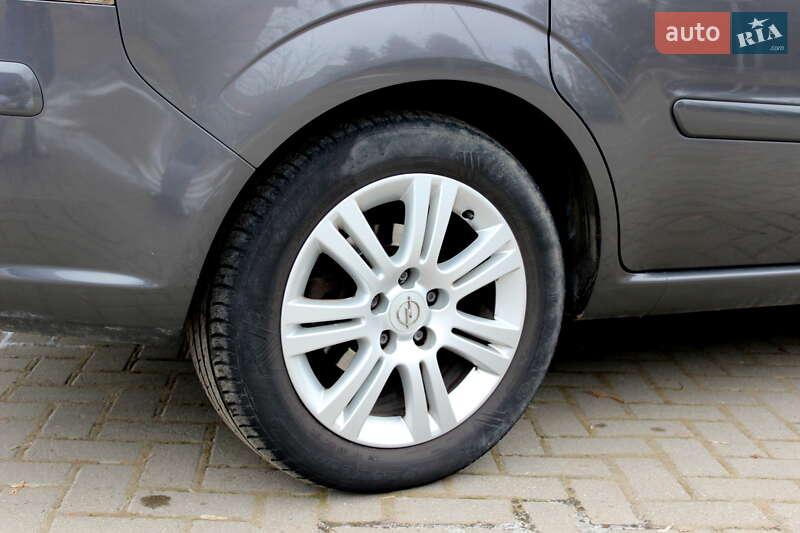 Мінівен Opel Zafira 2010 в Львові