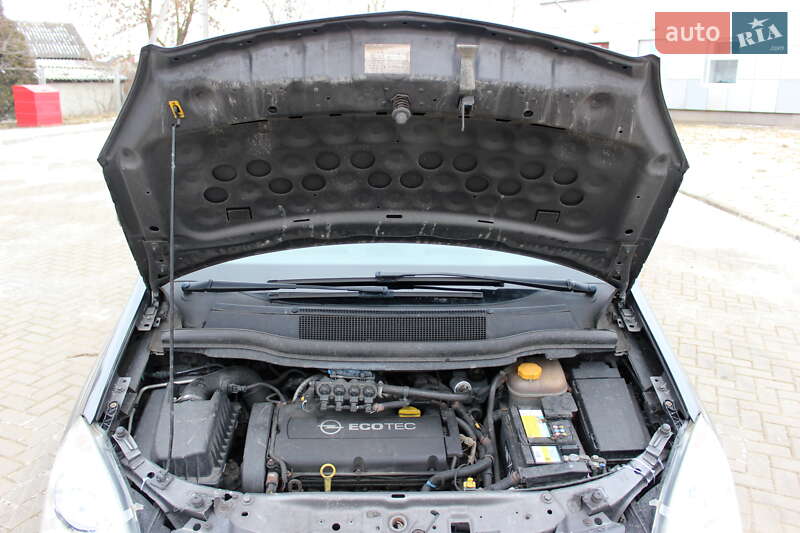 Мінівен Opel Zafira 2010 в Львові