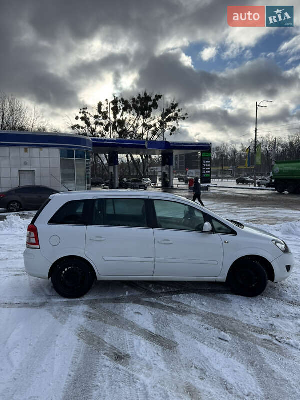 Мінівен Opel Zafira 2013 в Києві