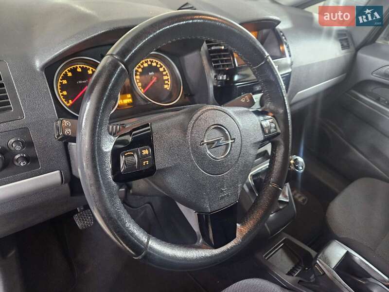 Минивэн Opel Zafira 2010 в Виннице