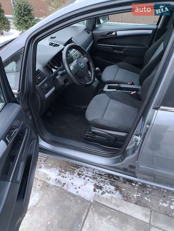 Мінівен Opel Zafira 2005 в Любомлі