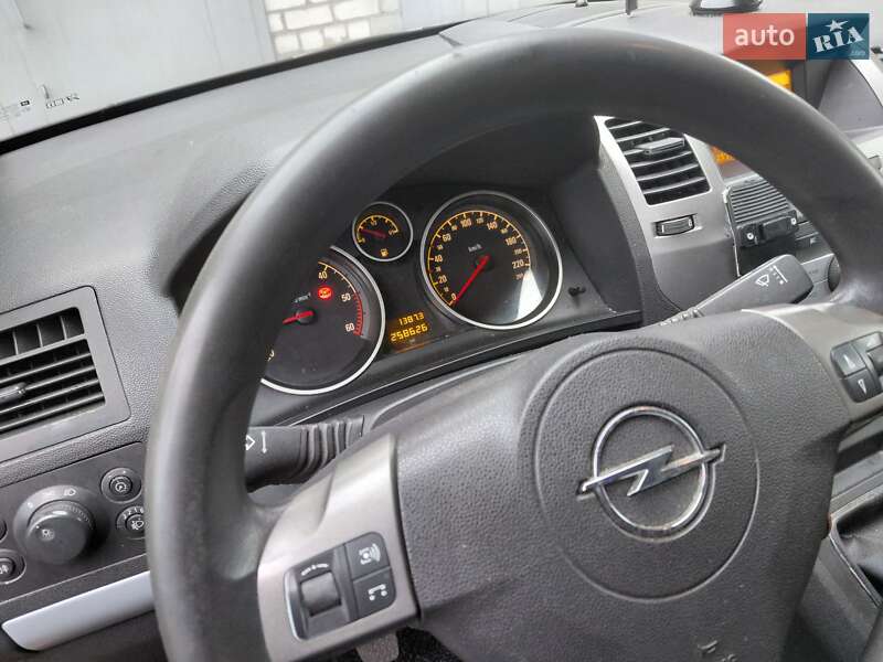Минивэн Opel Zafira 2007 в Кременчуге