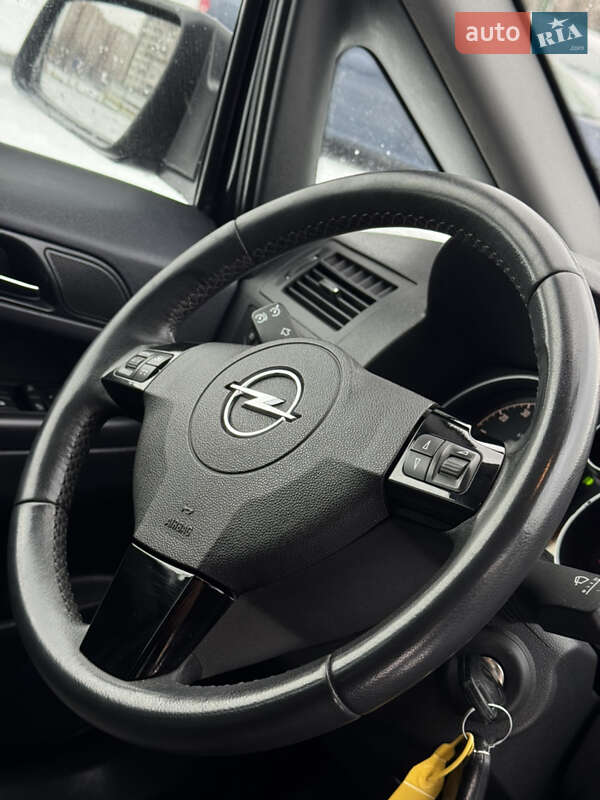 Мінівен Opel Zafira 2011 в Львові
