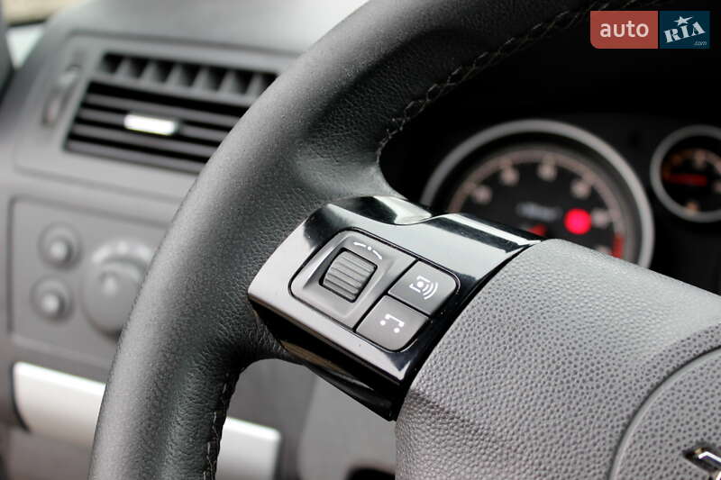 Мінівен Opel Zafira 2011 в Самборі