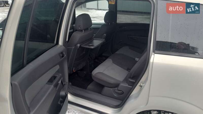 Минивэн Opel Zafira 2005 в Бориславе