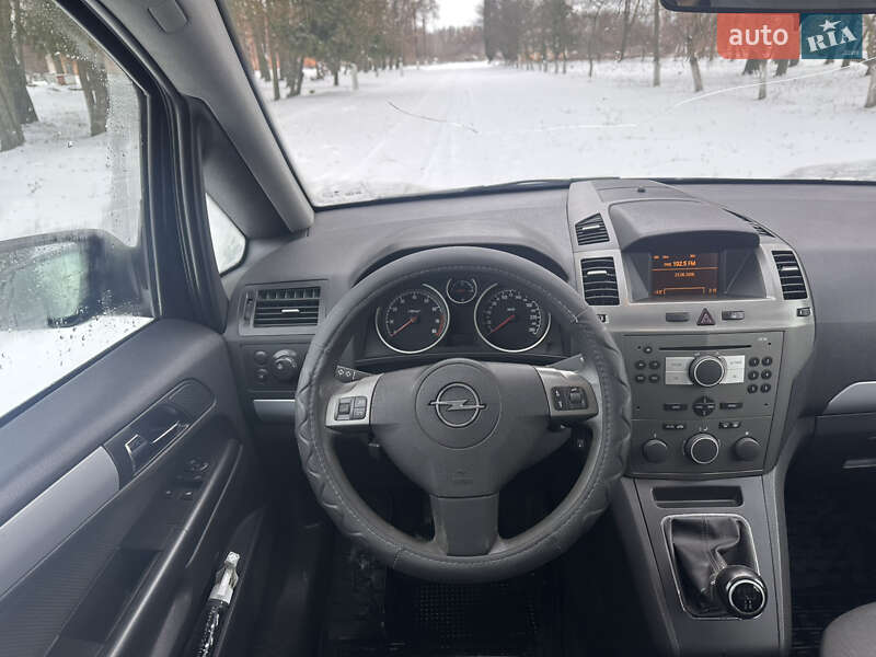Минивэн Opel Zafira 2006 в Бобровице