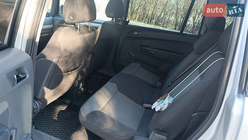 Мінівен Opel Zafira 2005 в Острозі
