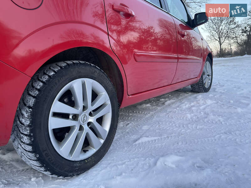 Мінівен Opel Zafira 2011 в Радомишлі