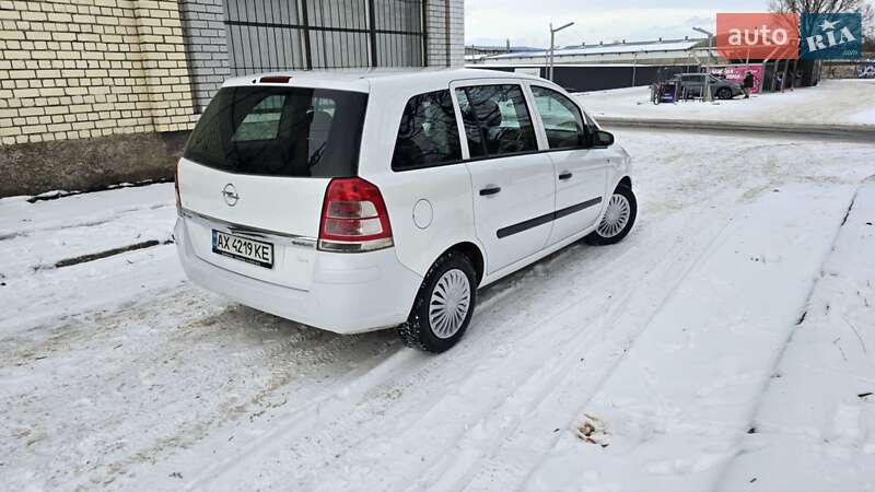 Мінівен Opel Zafira 2009 в Дніпрі