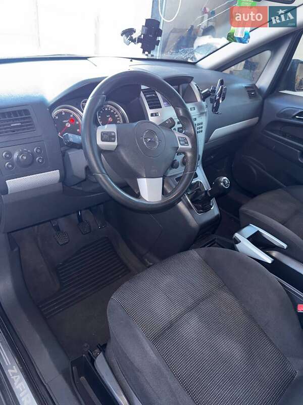 Мінівен Opel Zafira 2010 в Коломиї