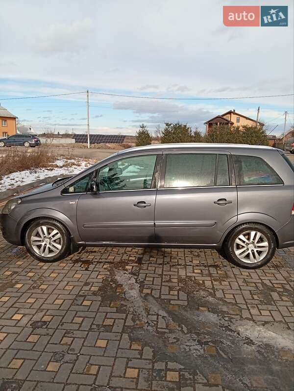 Мінівен Opel Zafira 2010 в Коломиї