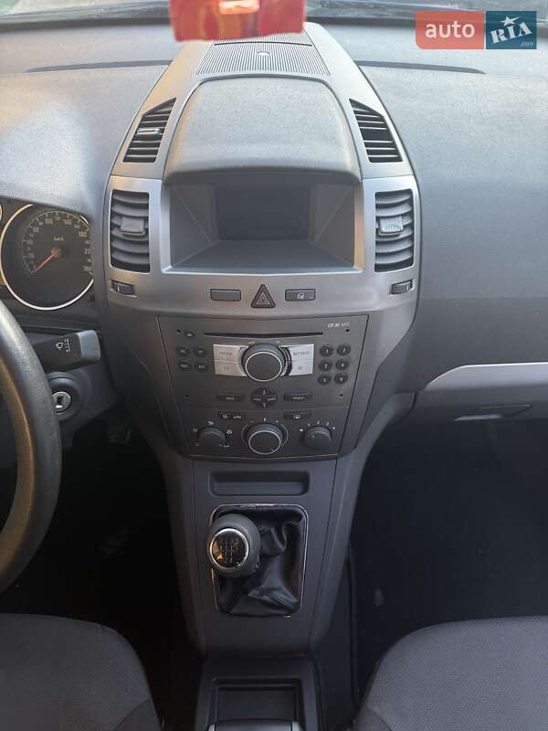 Минивэн Opel Zafira 2006 в Долине фото 15 Минивэн Opel Zafira 2006 в Долине