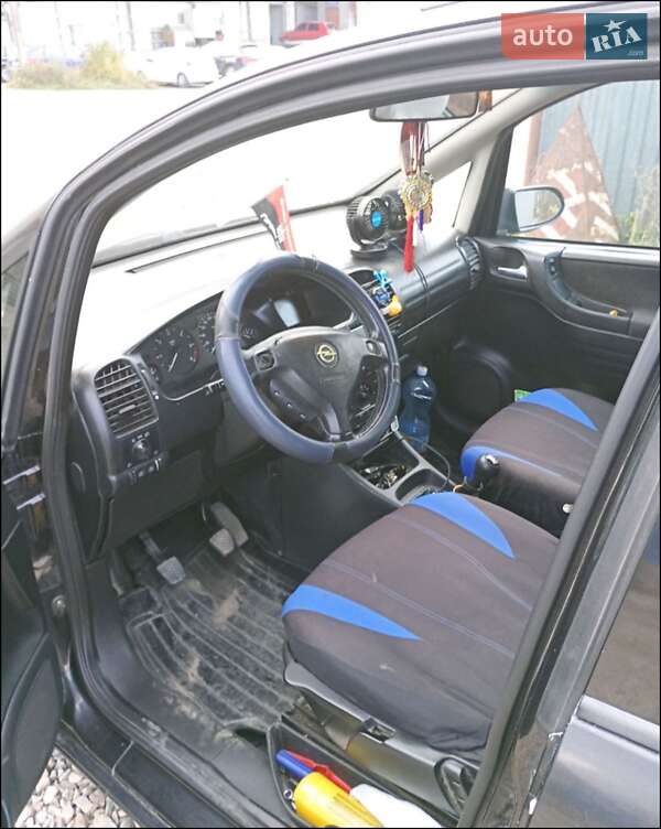 Минивэн Opel Zafira 2000 в Пробежной