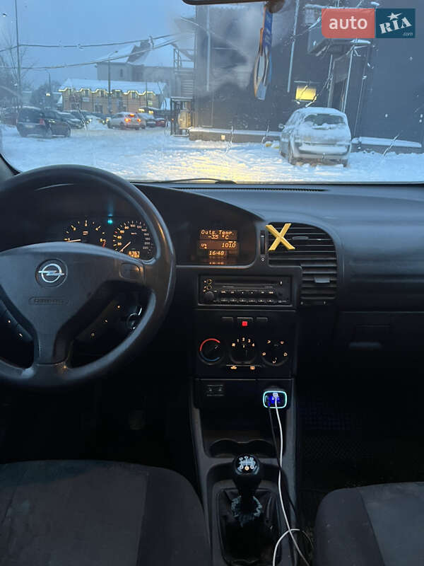 Минивэн Opel Zafira 2001 в Стрые