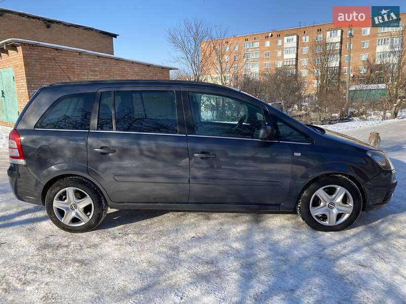 Минивэн Opel Zafira 2010 в Калиновке