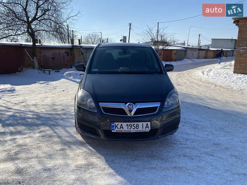 Минивэн Opel Zafira 2010 в Калиновке