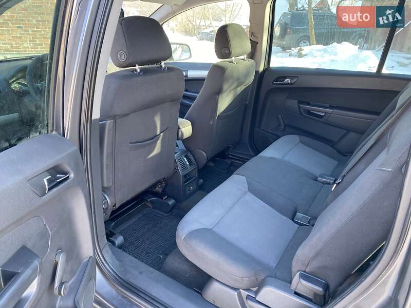 Минивэн Opel Zafira 2010 в Калиновке