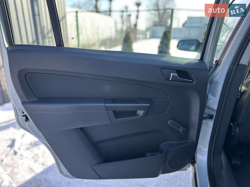 Минивэн Opel Zafira 2009 в Виннице