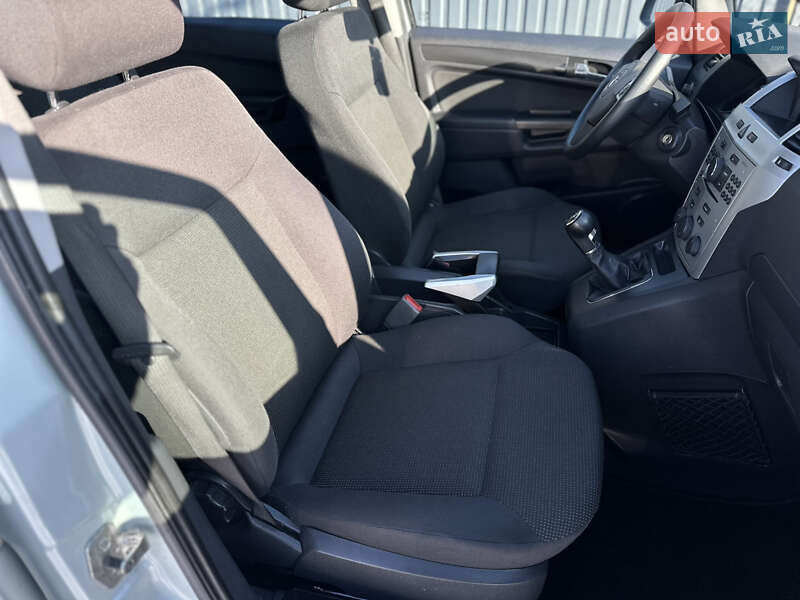 Минивэн Opel Zafira 2009 в Виннице