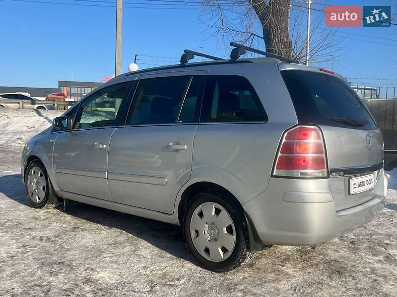 Минивэн Opel Zafira 2006 в Киеве