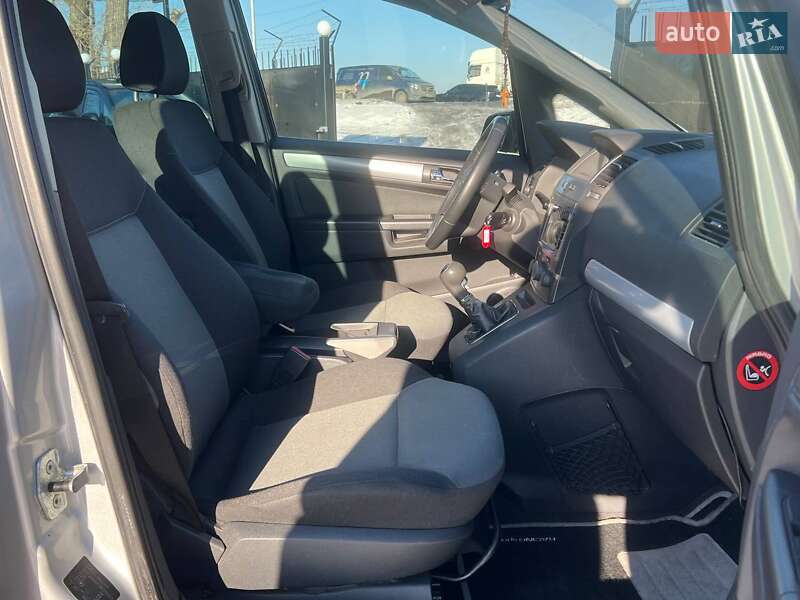 Минивэн Opel Zafira 2006 в Киеве
