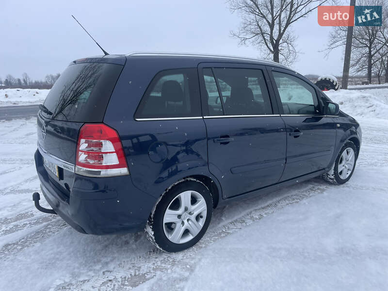 Минивэн Opel Zafira 2011 в Ивано-Франковске