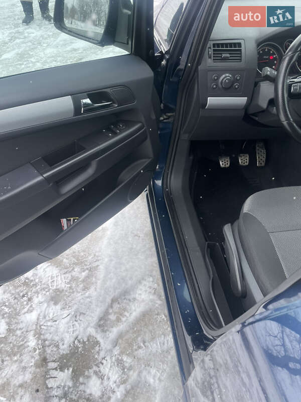 Минивэн Opel Zafira 2011 в Ивано-Франковске