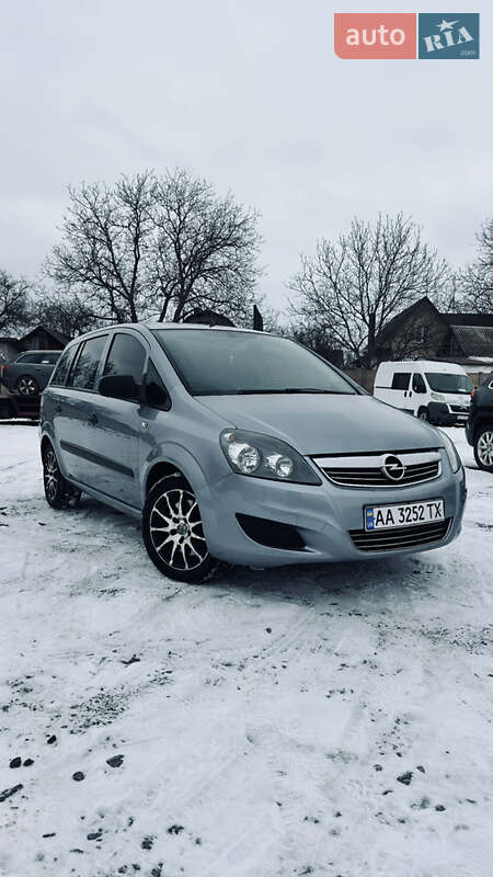 Минивэн Opel Zafira 2011 в Смеле фото 2 Минивэн Opel Zafira 2011 в Смеле
