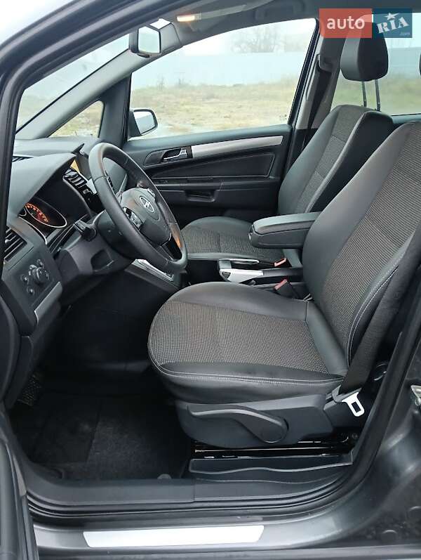 Минивэн Opel Zafira 2009 в Ровно