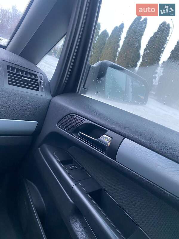 Минивэн Opel Zafira 2005 в Дубно