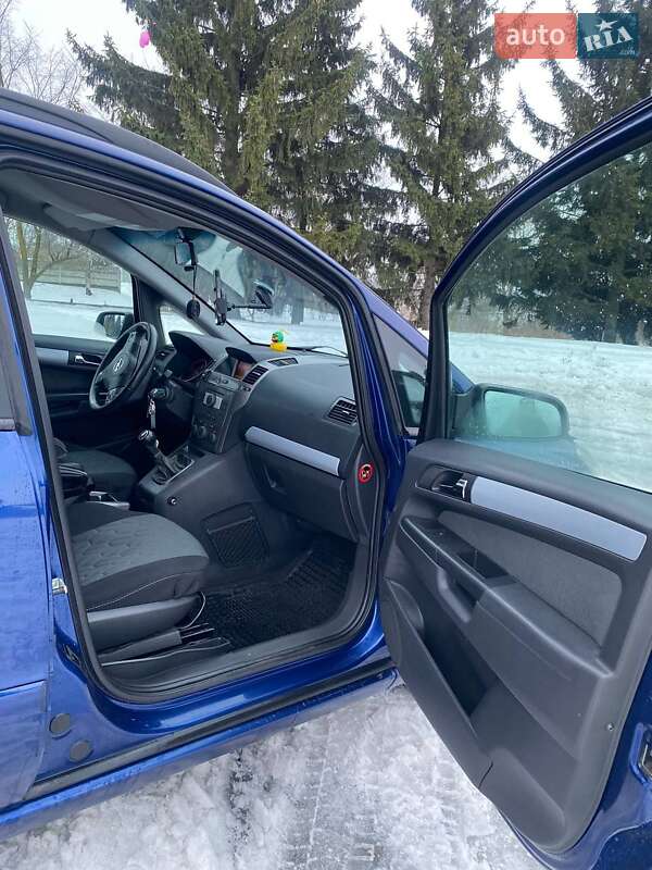 Минивэн Opel Zafira 2005 в Дубно