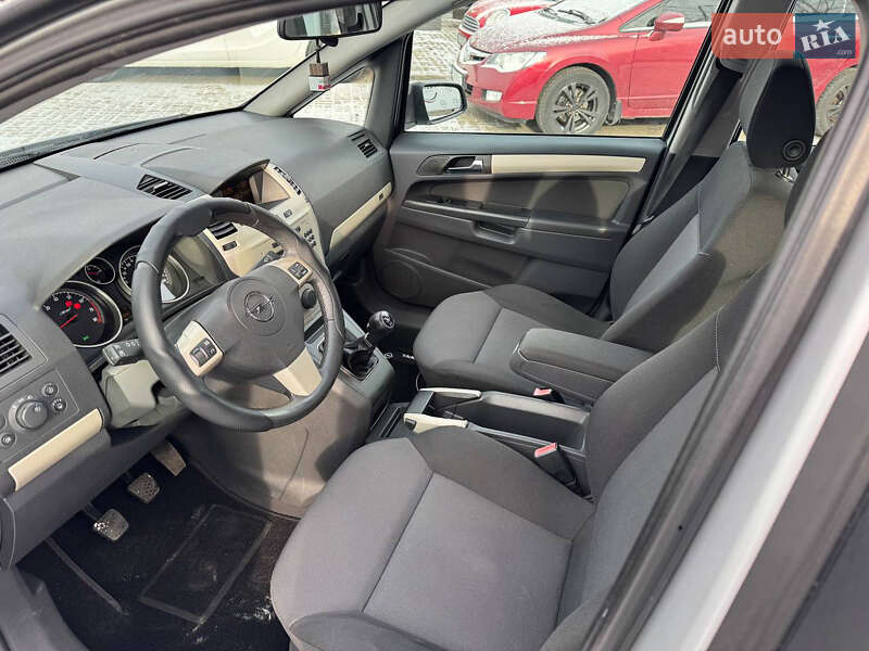 Минивэн Opel Zafira 2008 в Днепре