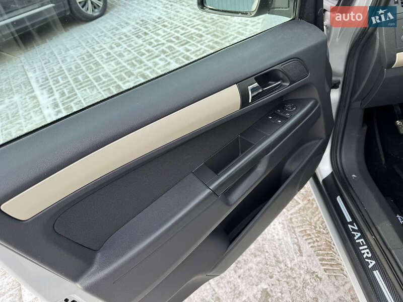 Минивэн Opel Zafira 2008 в Днепре