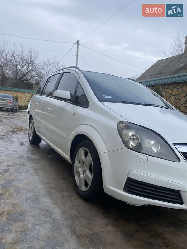 Минивэн Opel Zafira 2006 в Могилев-Подольске