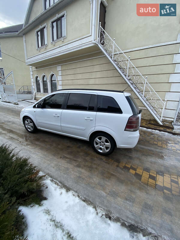 Минивэн Opel Zafira 2006 в Могилев-Подольске