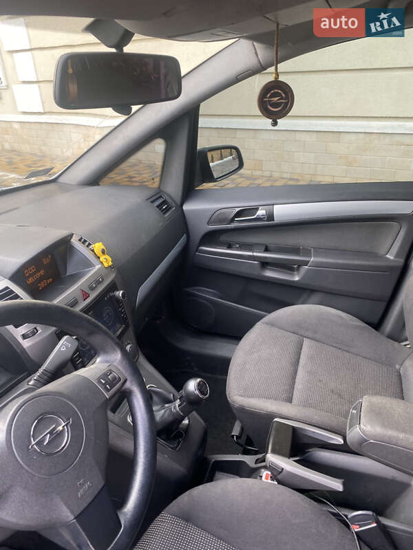Минивэн Opel Zafira 2006 в Могилев-Подольске