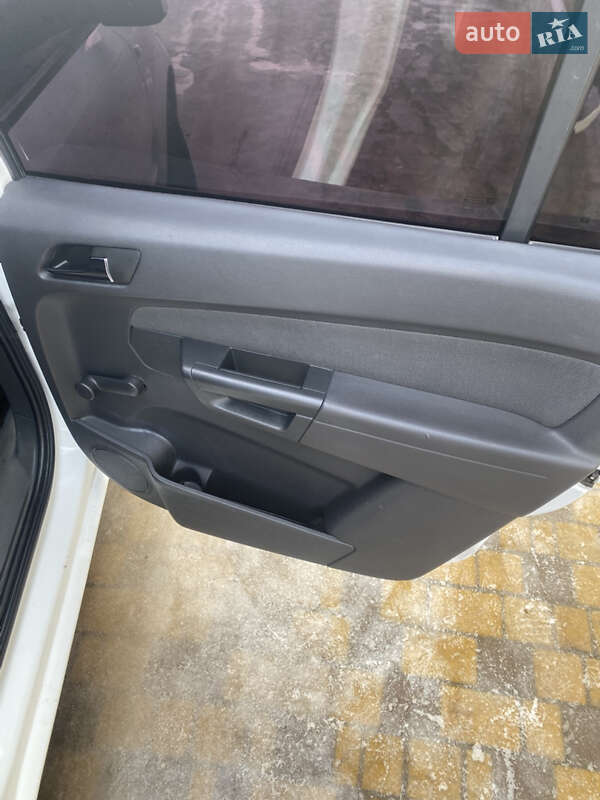 Минивэн Opel Zafira 2006 в Могилев-Подольске