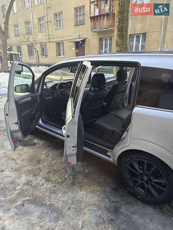 Мінівен Opel Zafira 2010 в Львові