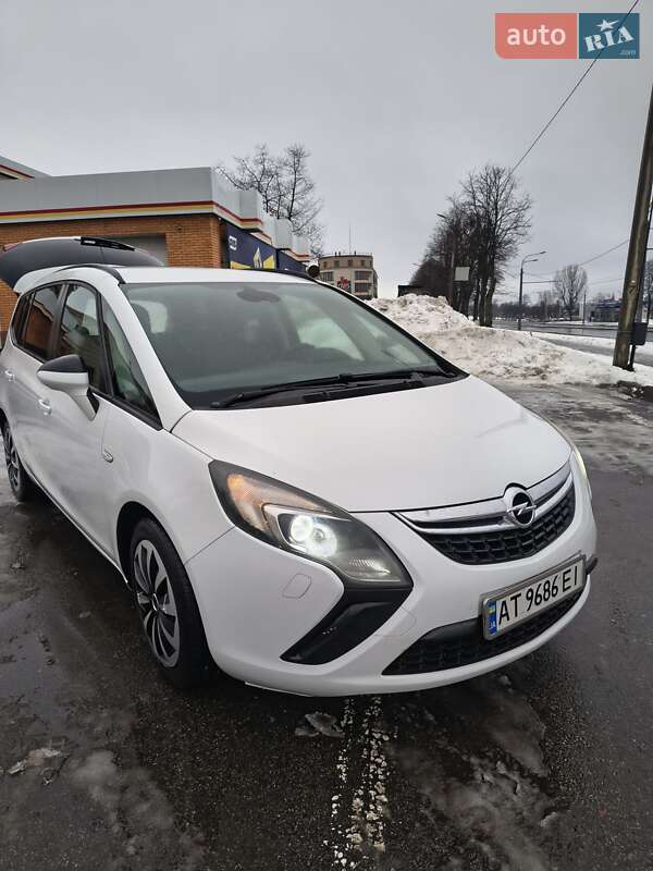 Минивэн Opel Zafira 2014 в Харькове