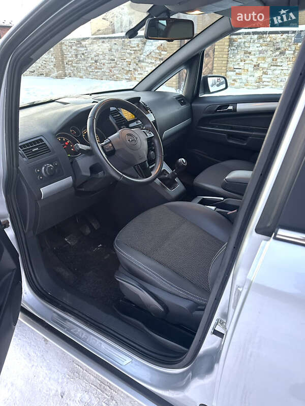 Минивэн Opel Zafira 2009 в Луцке фото 5 Минивэн Opel Zafira 2009 в Луцке