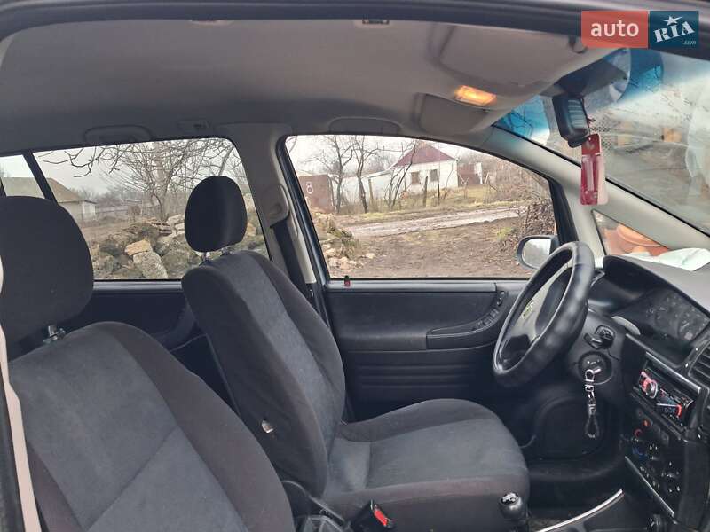 Минивэн Opel Zafira 2000 в Николаеве