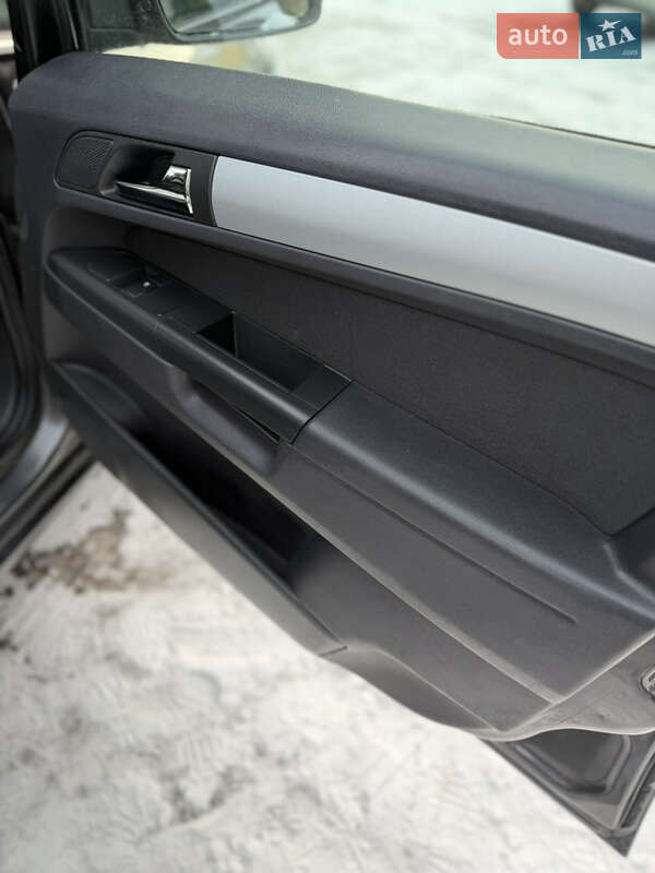 Минивэн Opel Zafira 2009 в Луцке фото 8 Минивэн Opel Zafira 2009 в Луцке