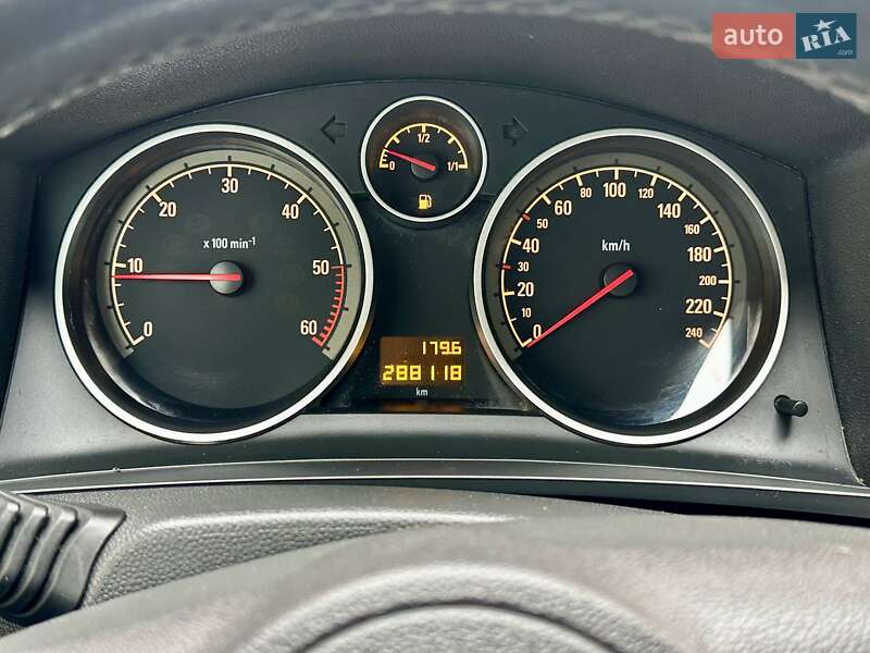 Минивэн Opel Zafira 2010 в Владимирце