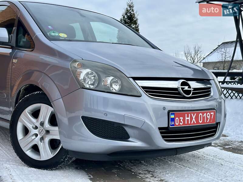 Минивэн Opel Zafira 2010 в Владимирце