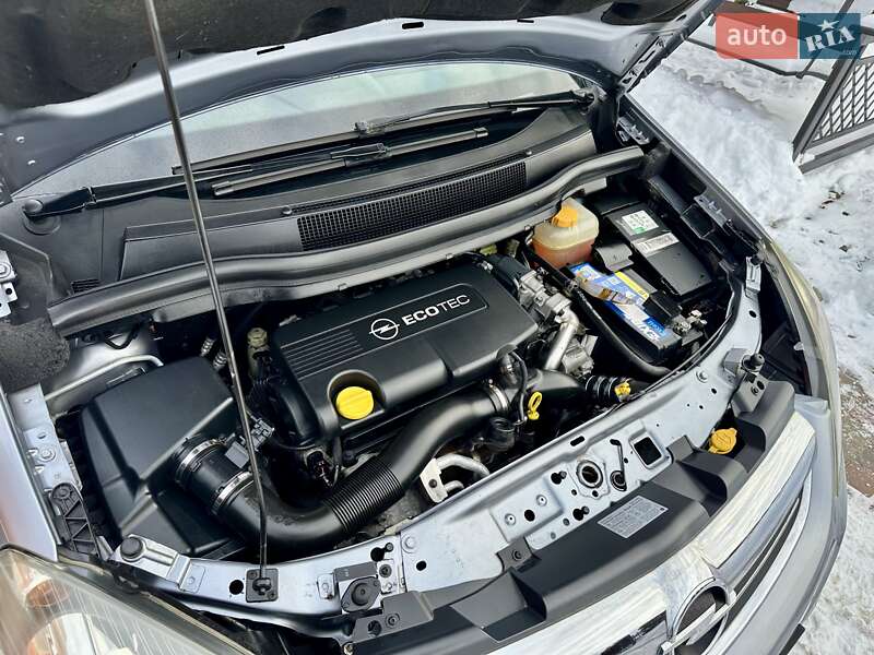 Минивэн Opel Zafira 2010 в Владимирце