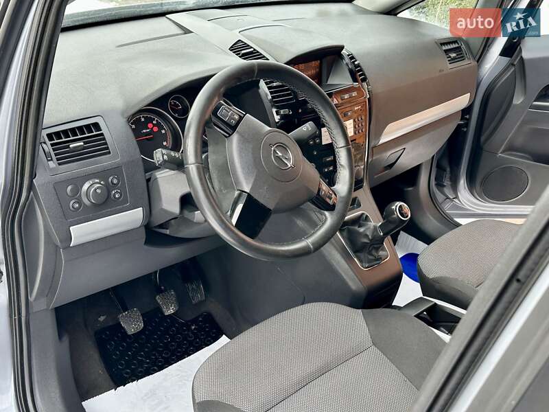 Минивэн Opel Zafira 2010 в Владимирце