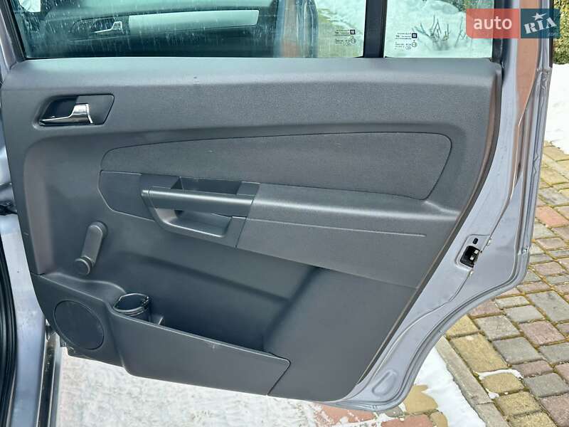 Минивэн Opel Zafira 2010 в Владимирце