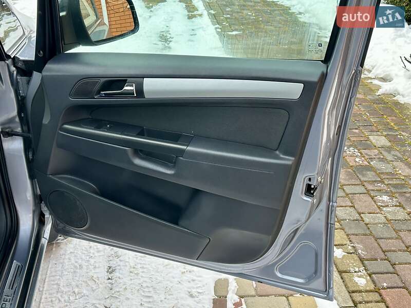 Минивэн Opel Zafira 2010 в Владимирце