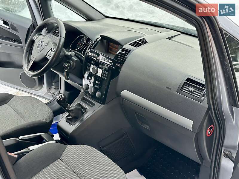 Минивэн Opel Zafira 2010 в Владимирце